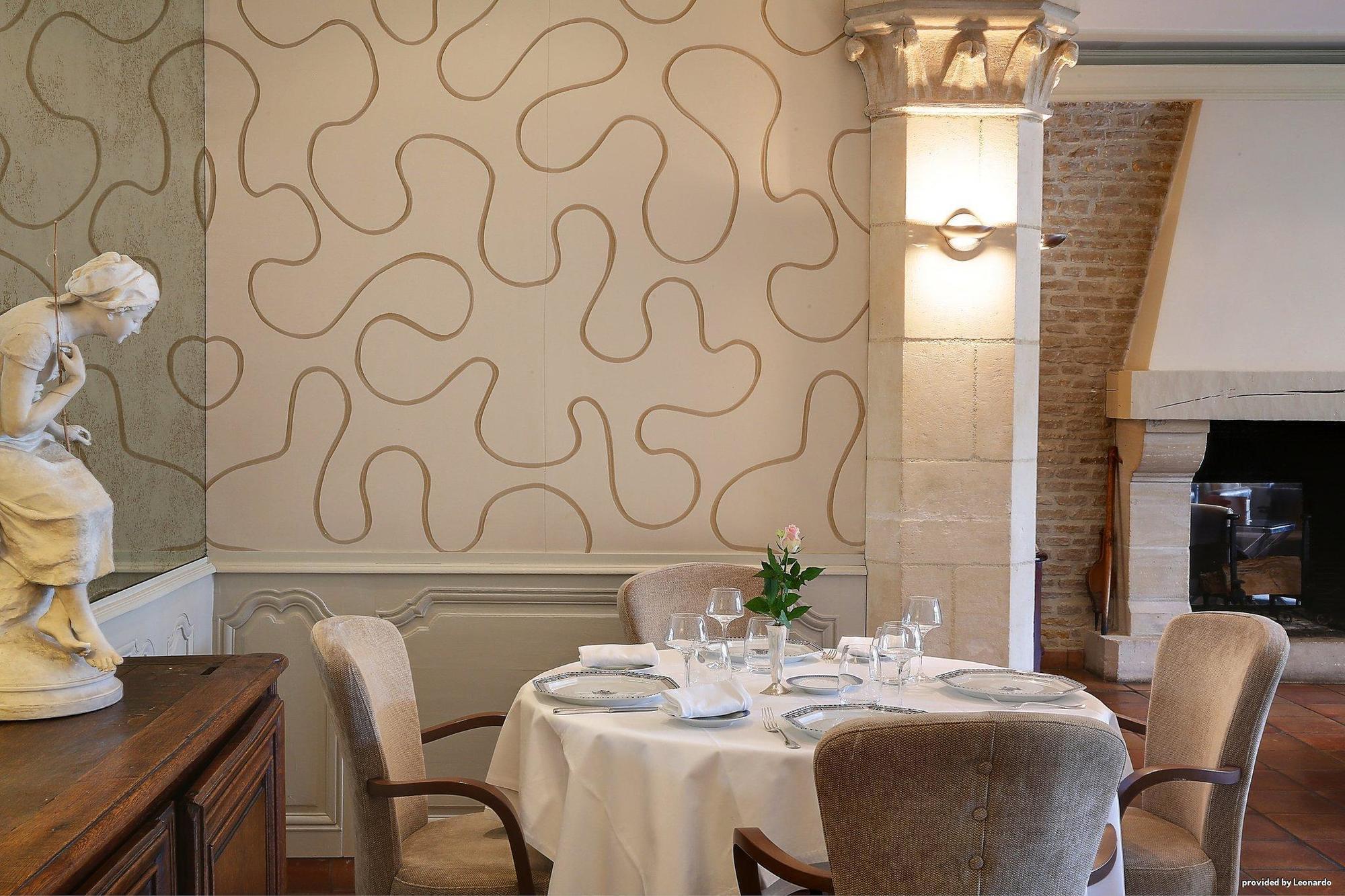 Hotel Restaurant Le Dauphin Et Le Spa Du Prieure Caen Eksteriør bilde