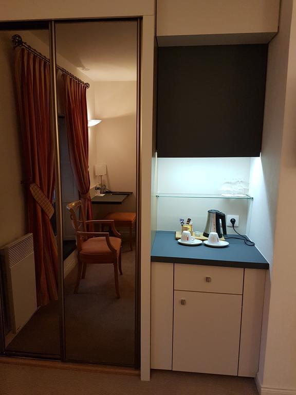 Hotel Restaurant Le Dauphin Et Le Spa Du Prieure Caen Eksteriør bilde