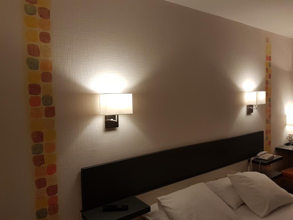 Hotel Restaurant Le Dauphin Et Le Spa Du Prieure Caen Eksteriør bilde