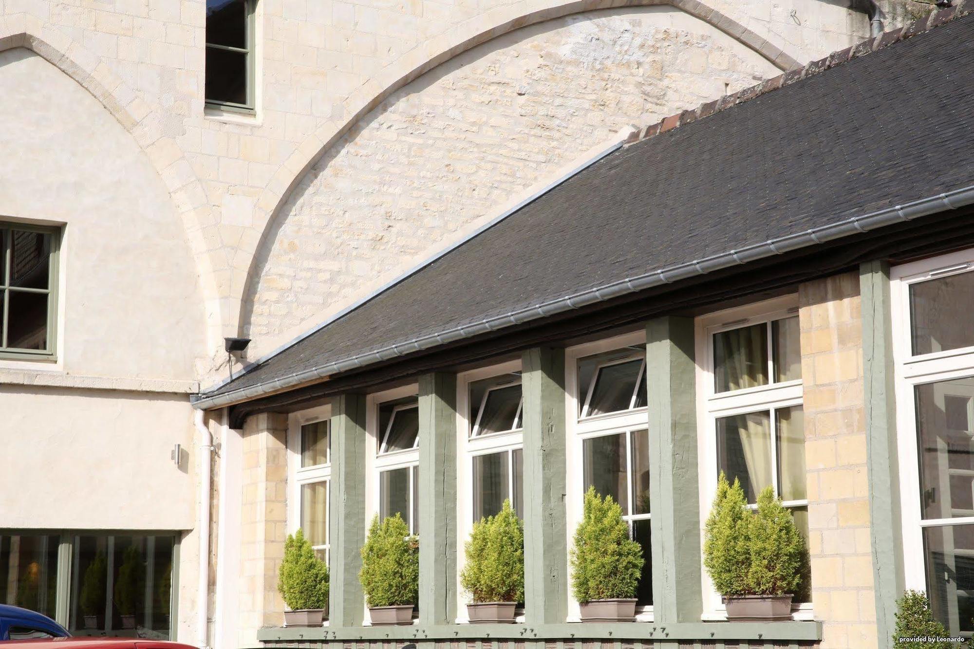 Hotel Restaurant Le Dauphin Et Le Spa Du Prieure Caen Eksteriør bilde