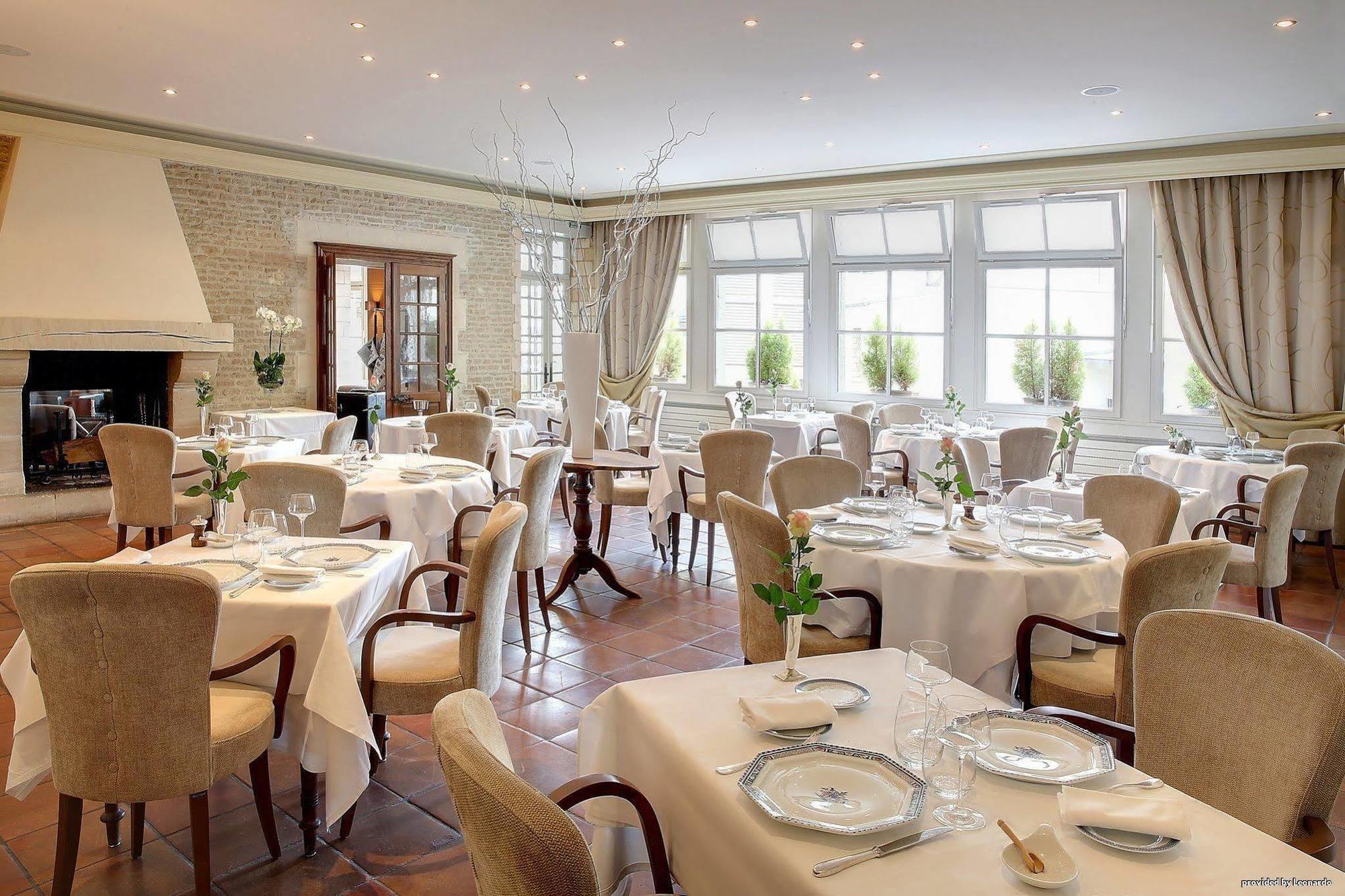 Hotel Restaurant Le Dauphin Et Le Spa Du Prieure Caen Eksteriør bilde