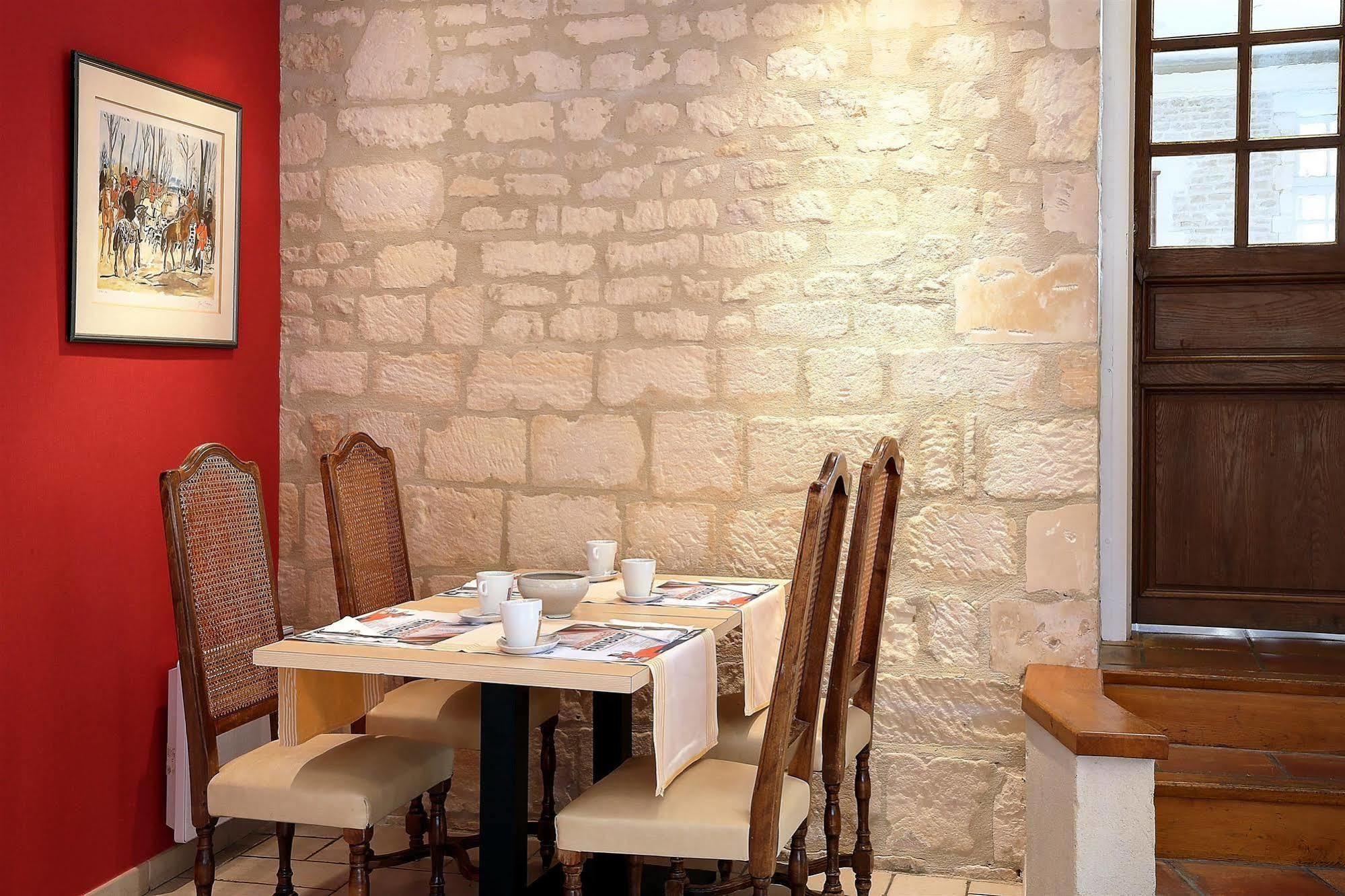 Hotel Restaurant Le Dauphin Et Le Spa Du Prieure Caen Eksteriør bilde
