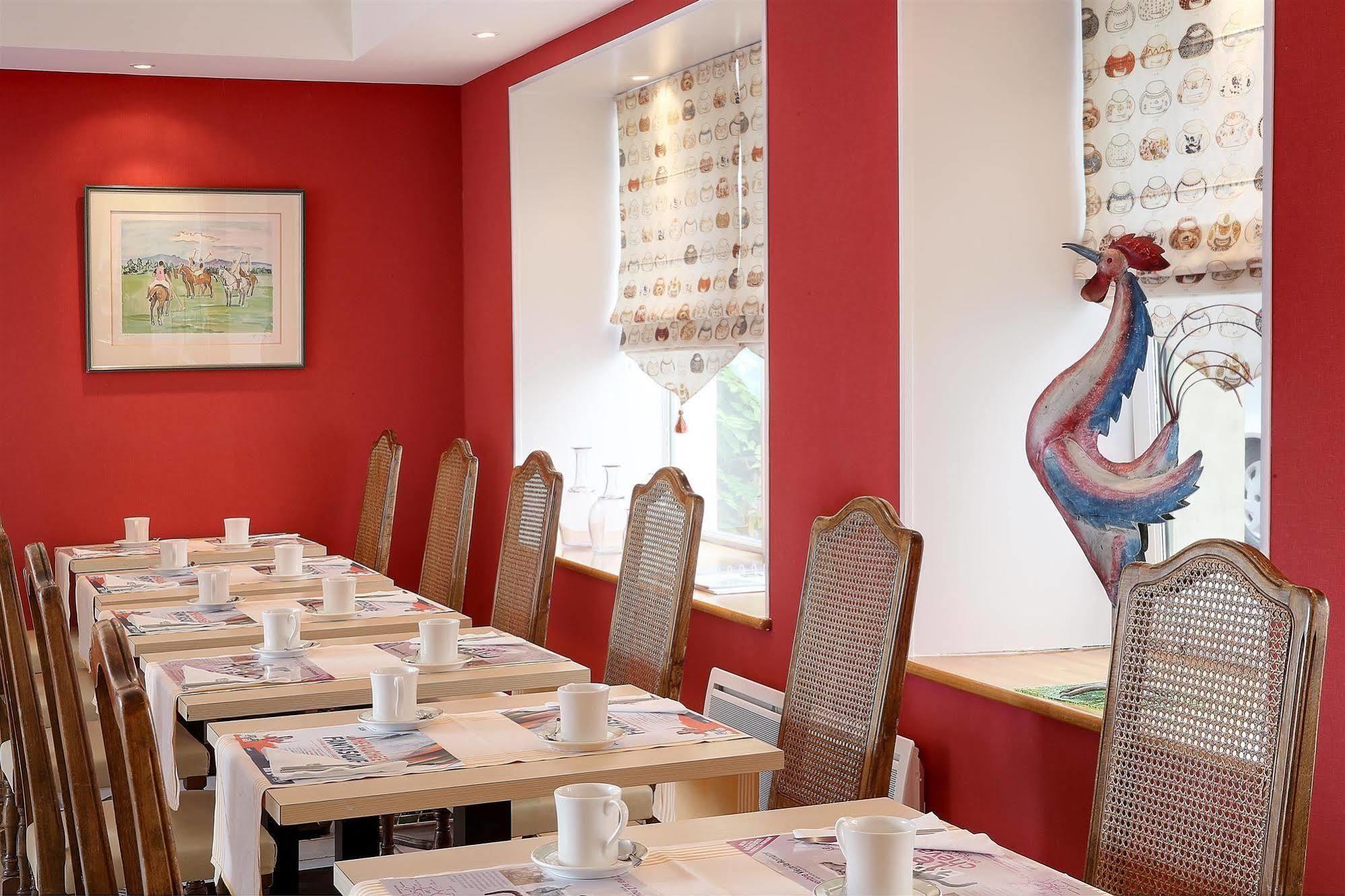 Hotel Restaurant Le Dauphin Et Le Spa Du Prieure Caen Eksteriør bilde