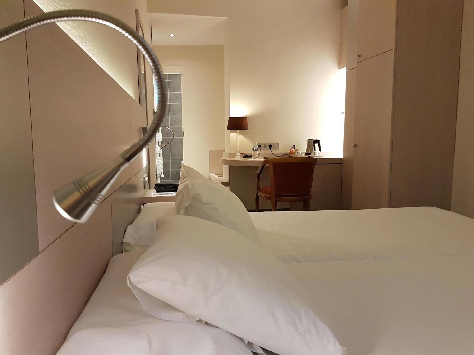 Hotel Restaurant Le Dauphin Et Le Spa Du Prieure Caen Eksteriør bilde