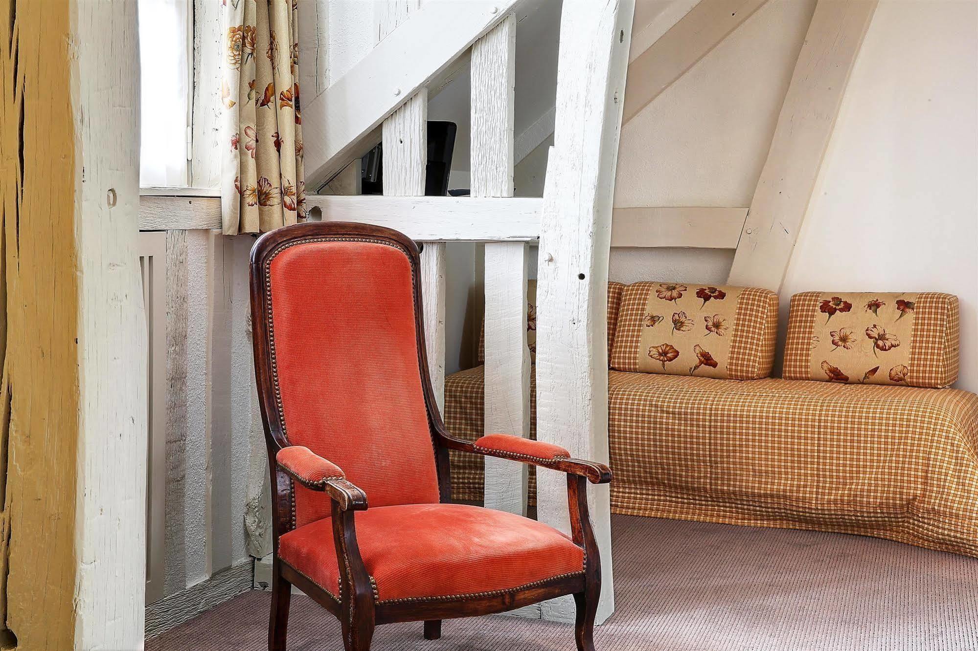 Hotel Restaurant Le Dauphin Et Le Spa Du Prieure Caen Eksteriør bilde