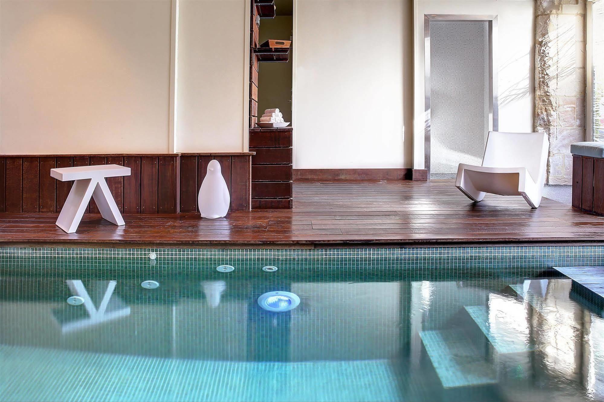 Hotel Restaurant Le Dauphin Et Le Spa Du Prieure Caen Eksteriør bilde