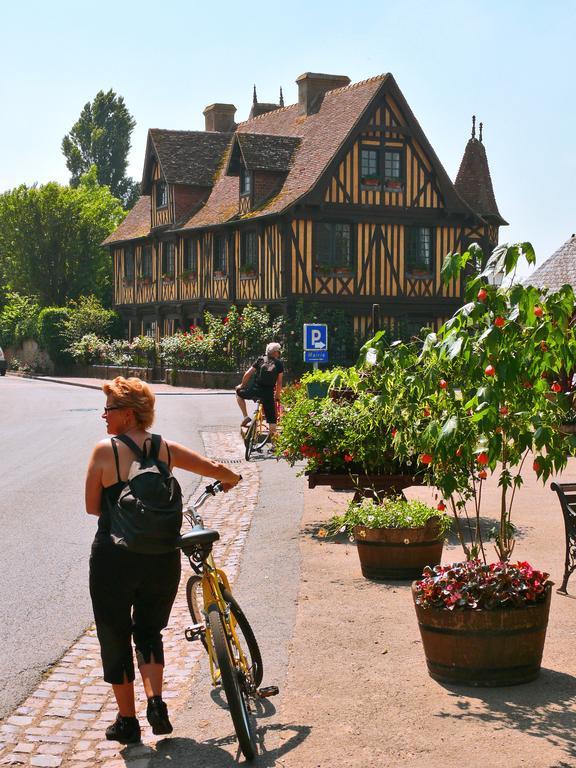 Hotel Restaurant Le Dauphin Et Le Spa Du Prieure Caen Eksteriør bilde
